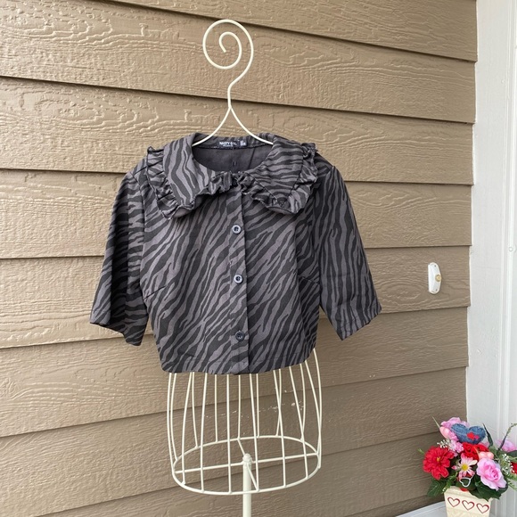 Nasty Gal collection cropped women’s collar blazer button down, 6, zebra print - Picture 2 of 16